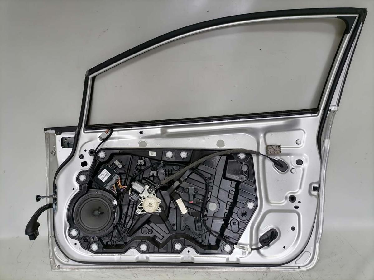 Ford Fiesta MK7 original Tür vorn rechts Polar Silber Metallic 3-Türer Delle vorn Bj.2018